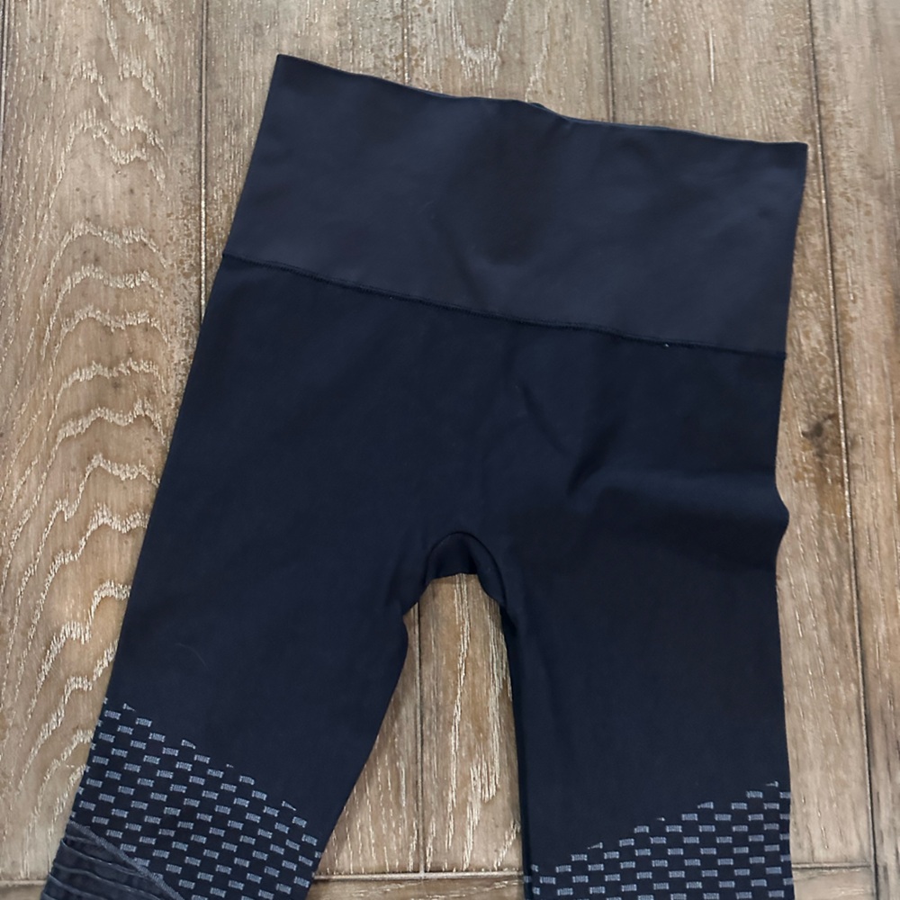 Spanx Dark Patterned Leggings - image 4